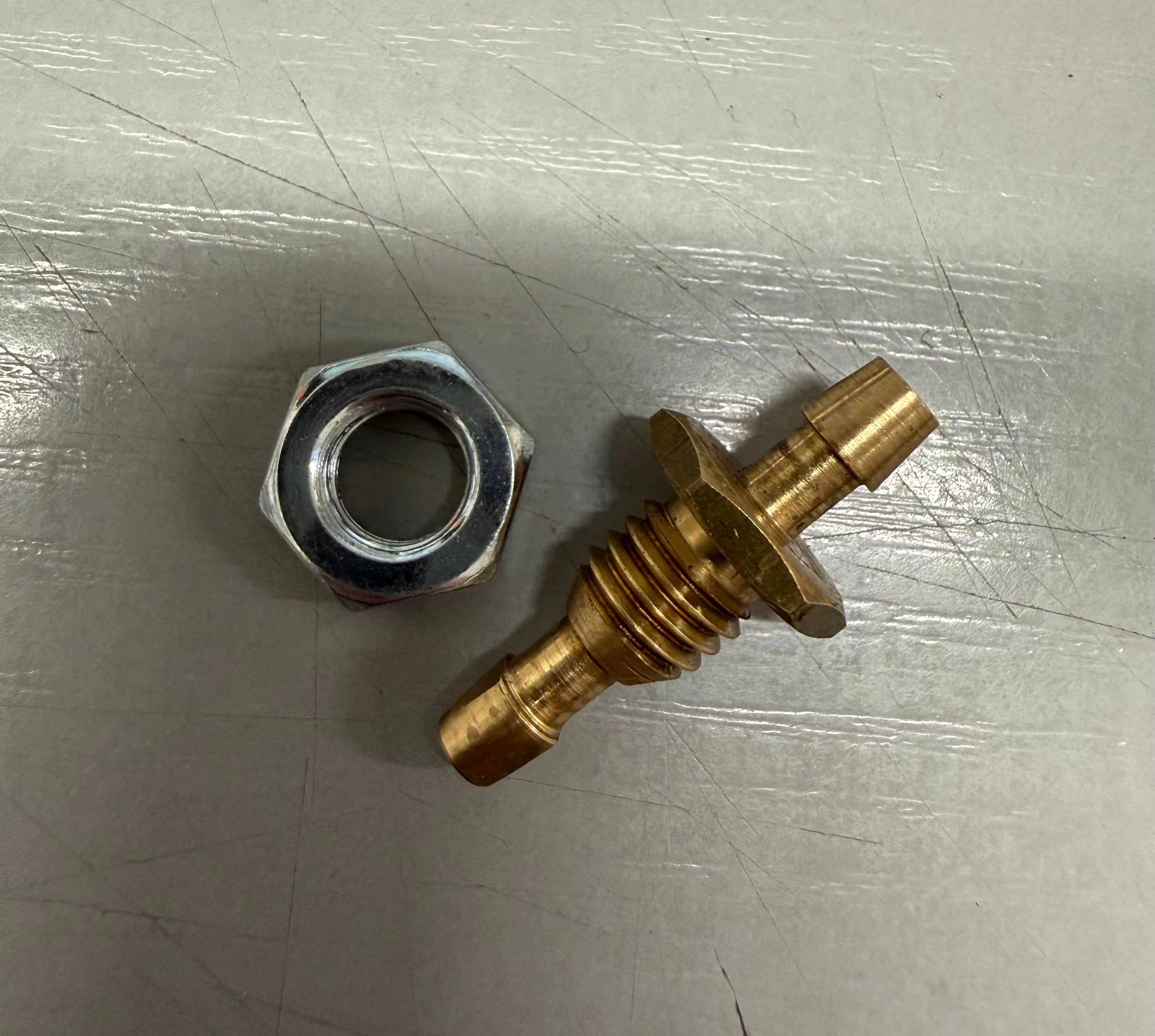 Fuselage Breather Overflow Vent Fitting / Tank Fitting with Twin Barbed Ends for 1/8th (3.2mm) to 4mm Tube