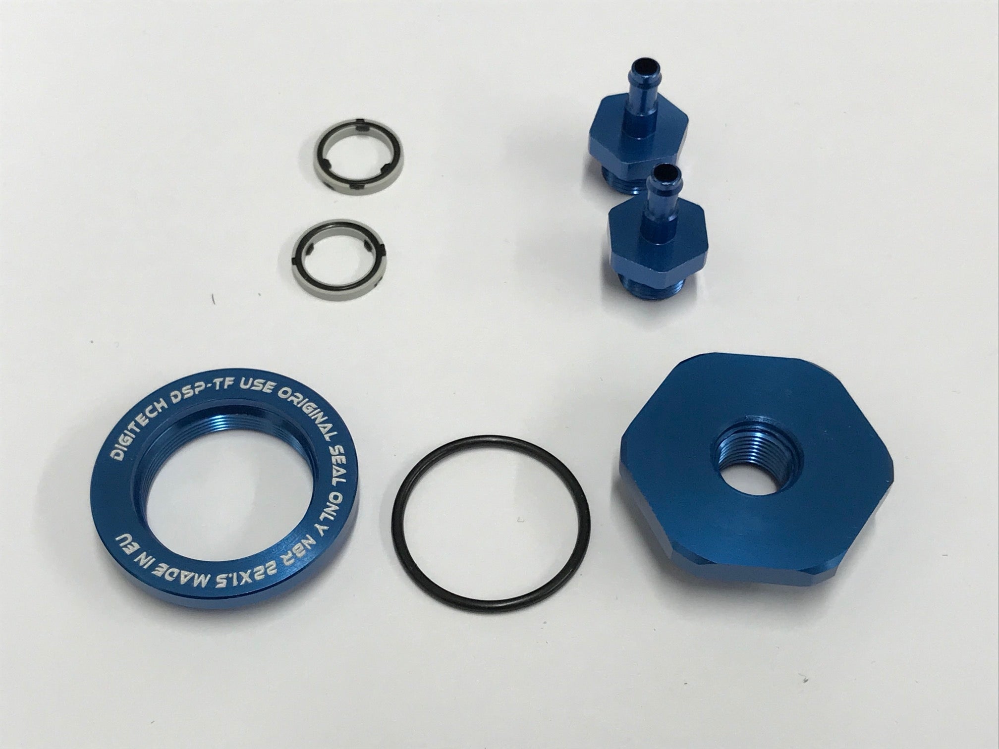 Digitech High Flow Fuel Tank Fitting Barbed for 8mm Festo Tube or 5/32 Tygon Tube