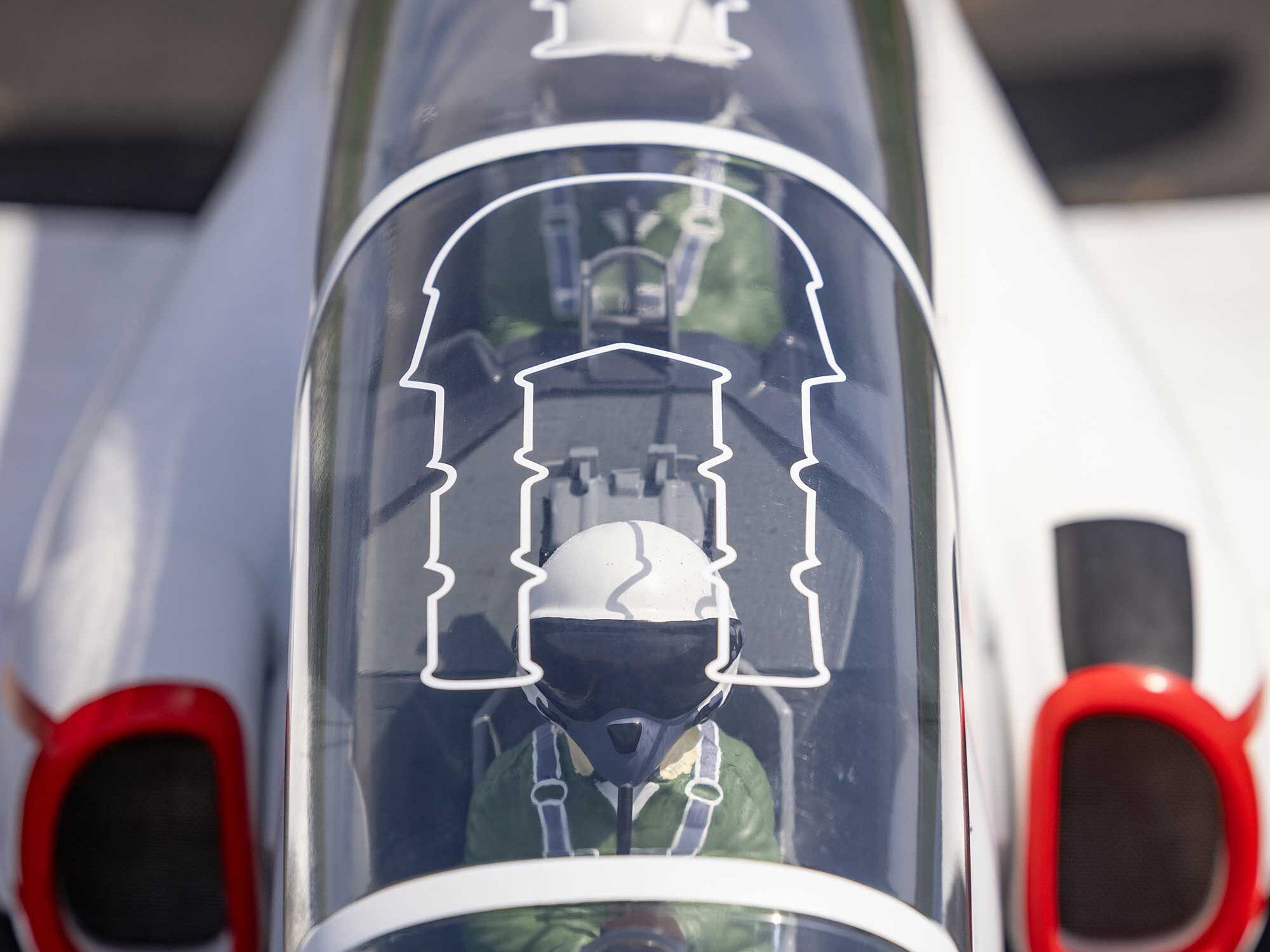 Hangar 9 Hawk/T-45 140-160N Turbine Jet ARF HAN13750