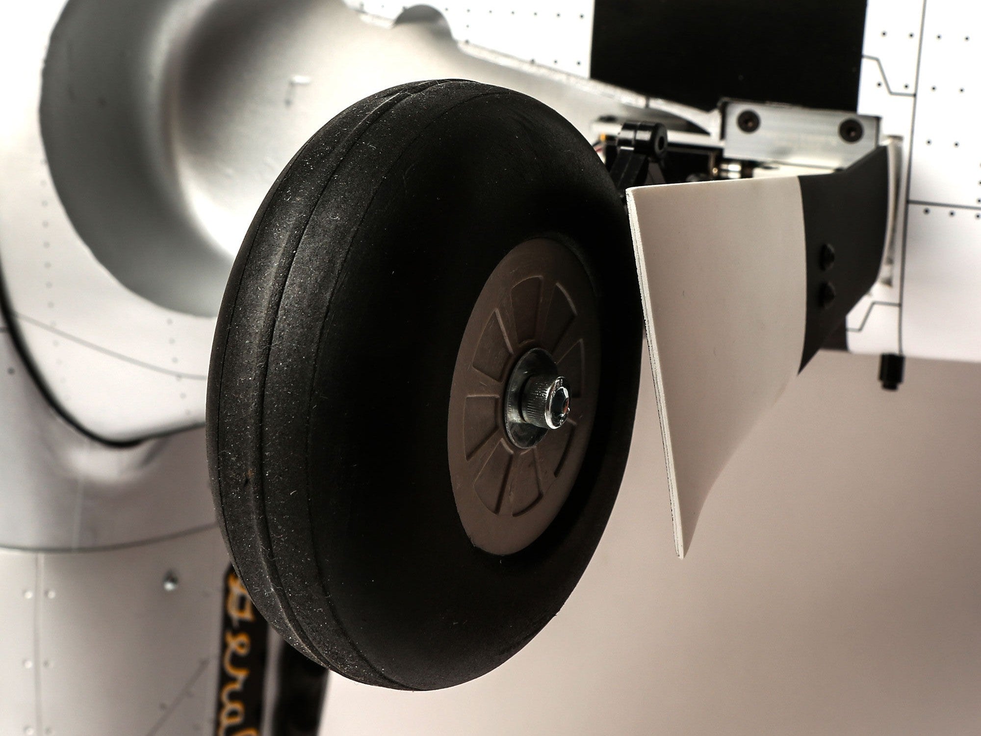 Hangar 9 P-51D Mustang 20cc ARF 69.5" HAN2820B Black Friday Special