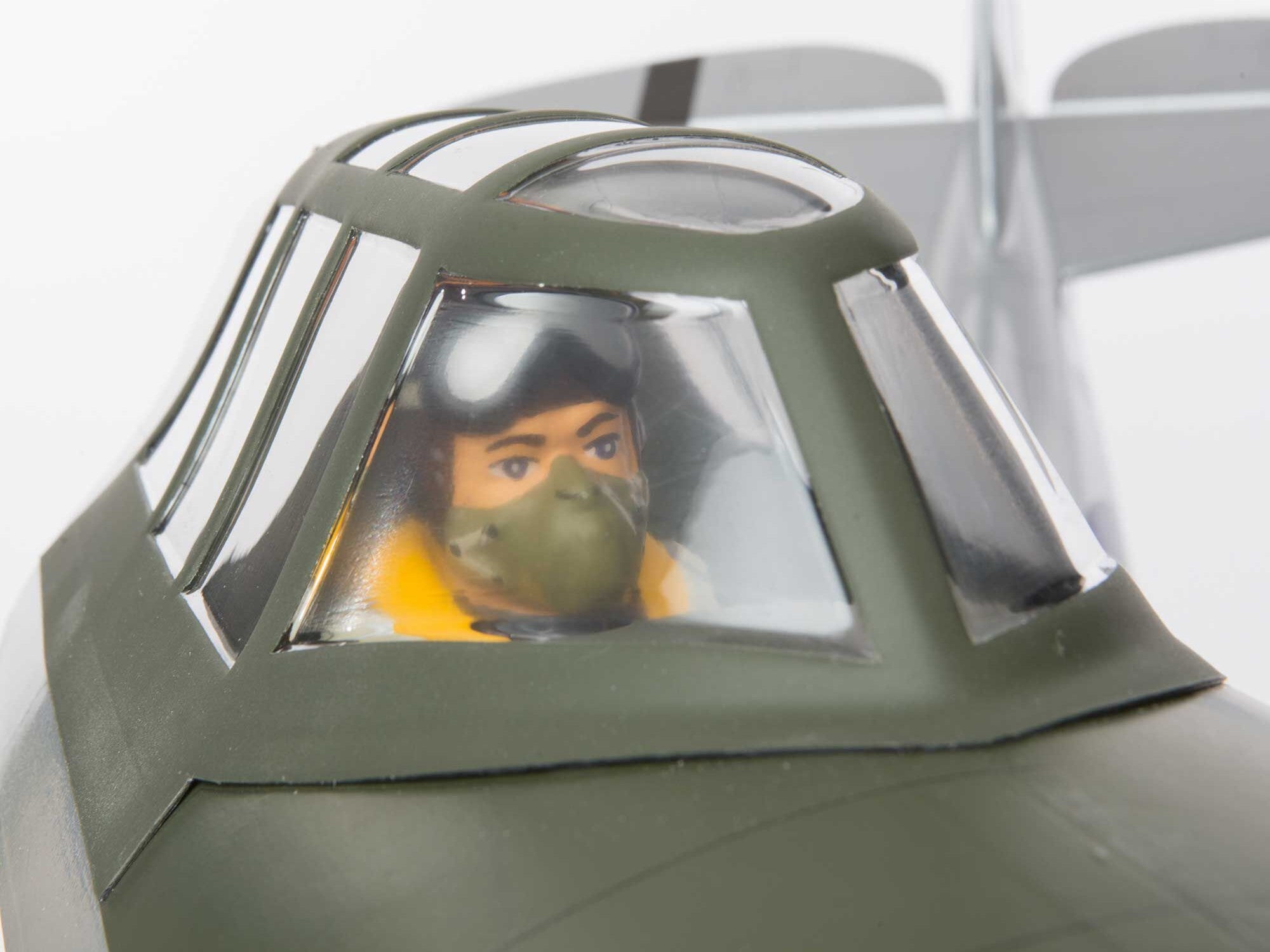 Hangar 9 P-47D Thunderbolt 20cc ARF 67" HAN2990B