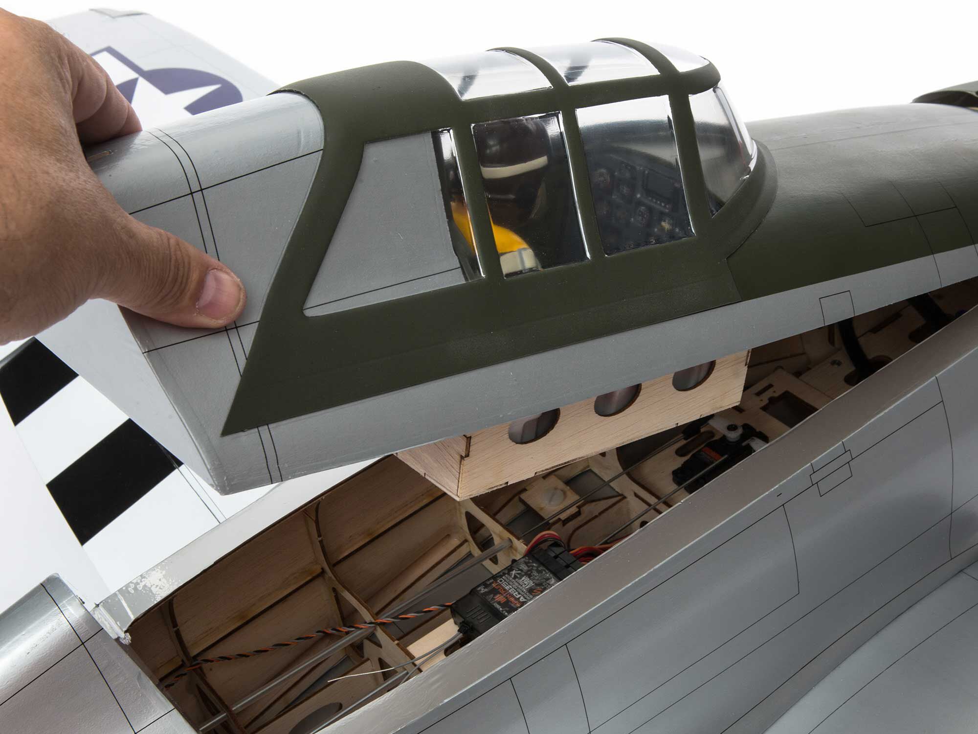 Hangar 9 P-47D Thunderbolt 20cc ARF 67" HAN2990B