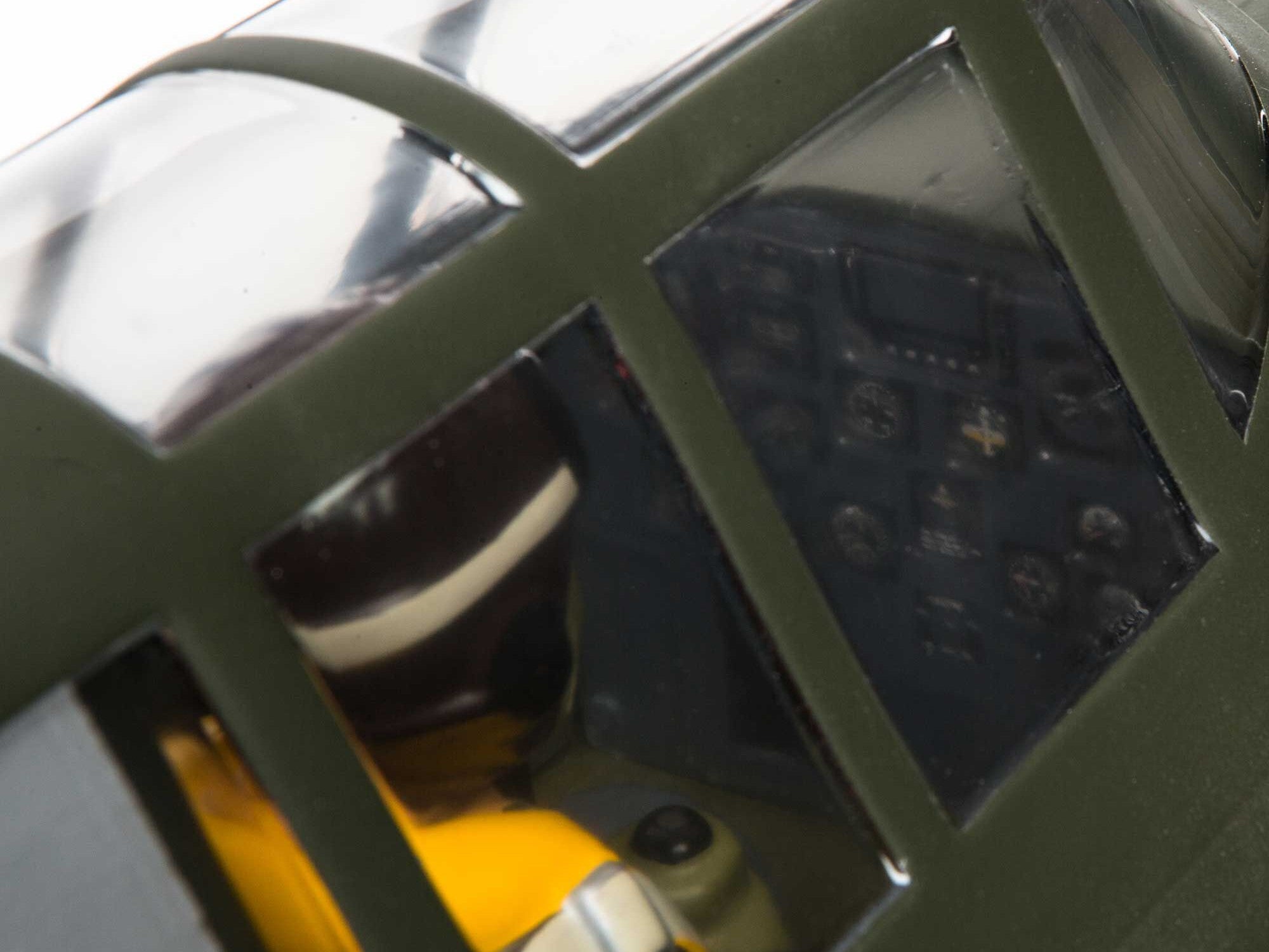 Hangar 9 P-47D Thunderbolt 20cc ARF 67" HAN2990B