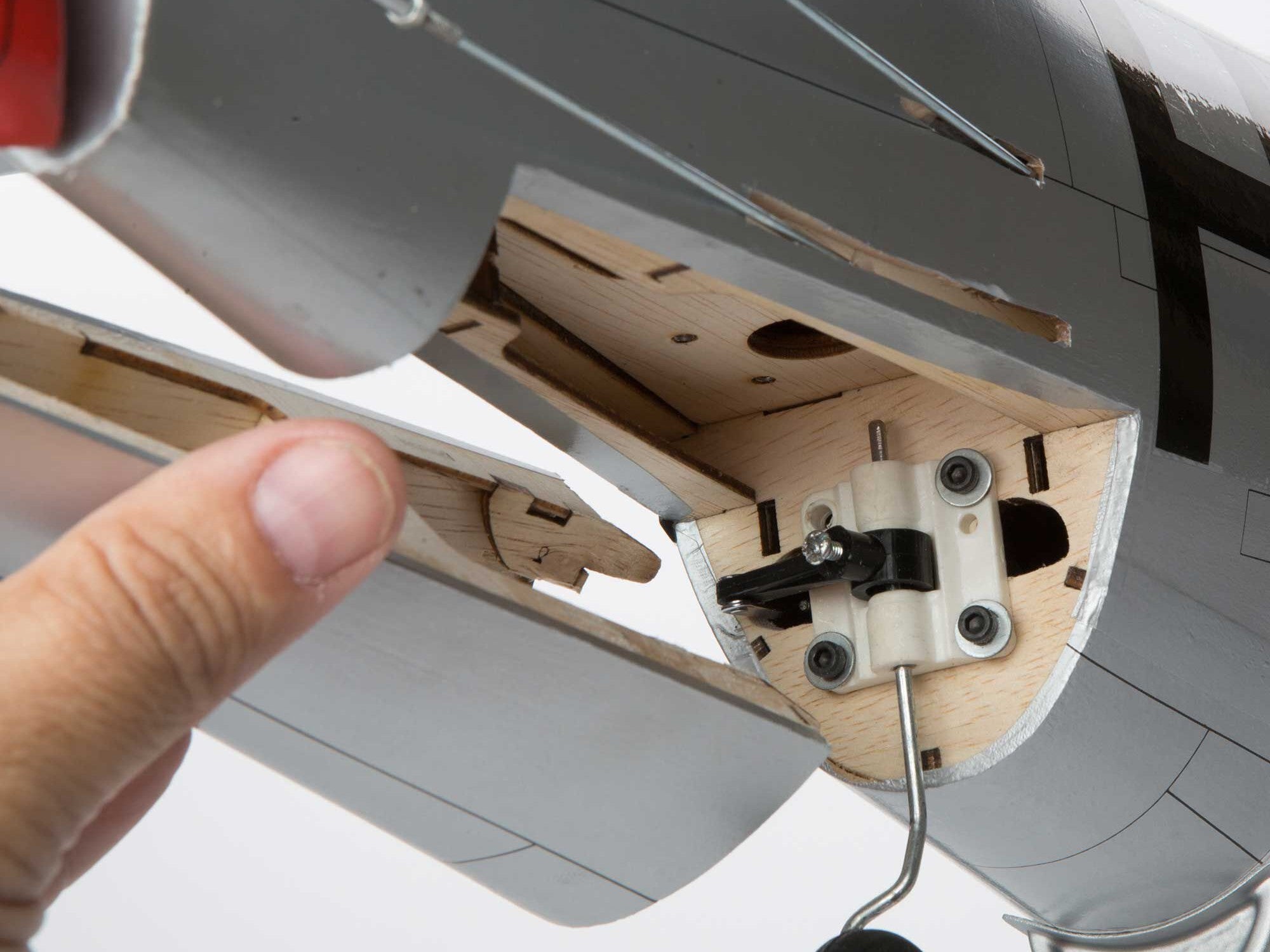 Hangar 9 P-47D Thunderbolt 20cc ARF 67" HAN2990B