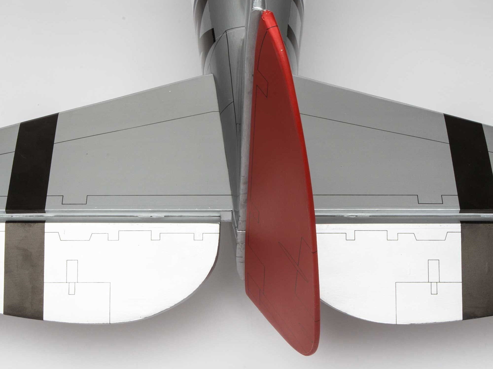 Hangar 9 P-47D Thunderbolt 20cc ARF 67" HAN2990B