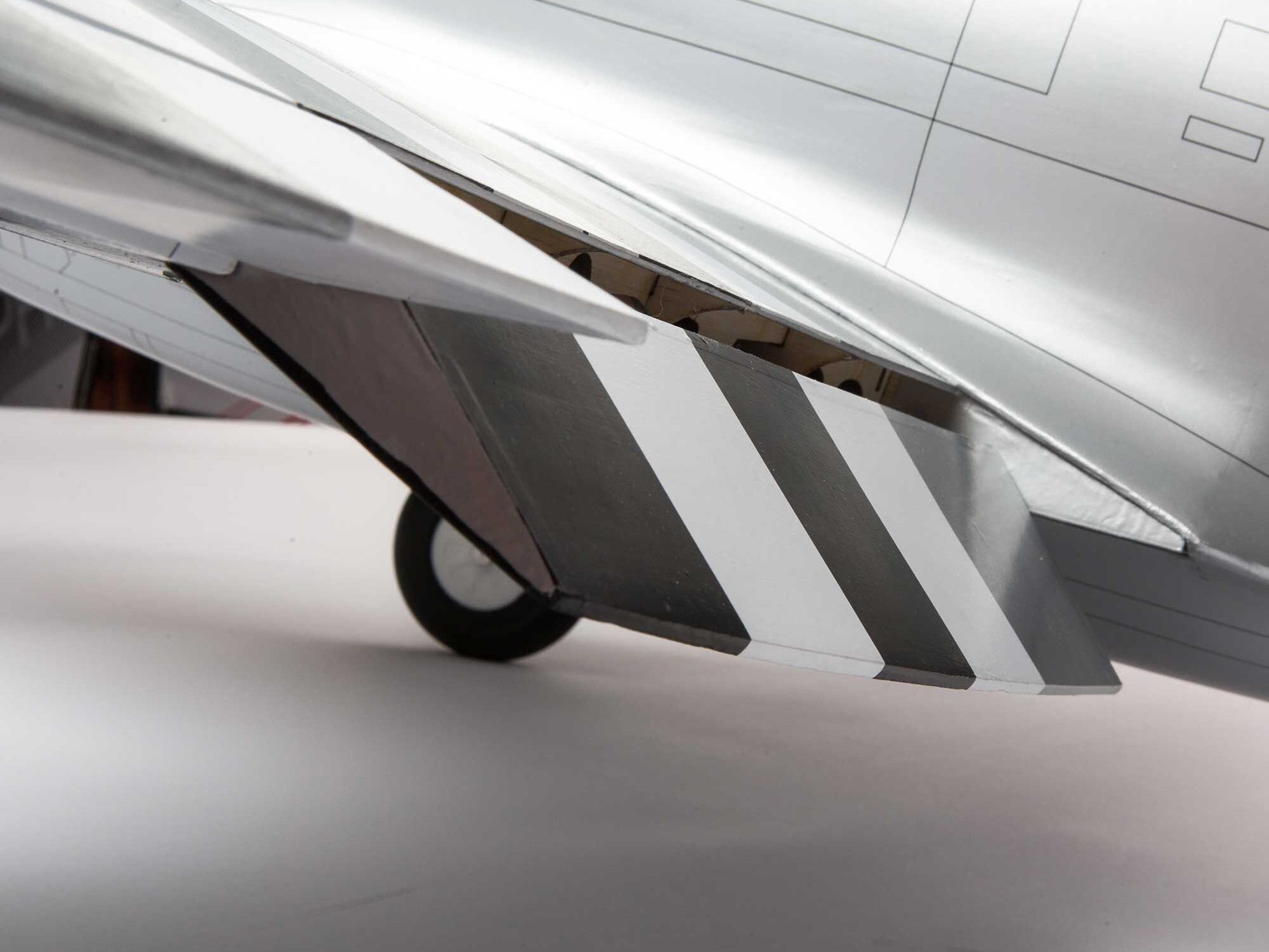 Hangar 9 P-47D Thunderbolt 20cc ARF 67" HAN2990B