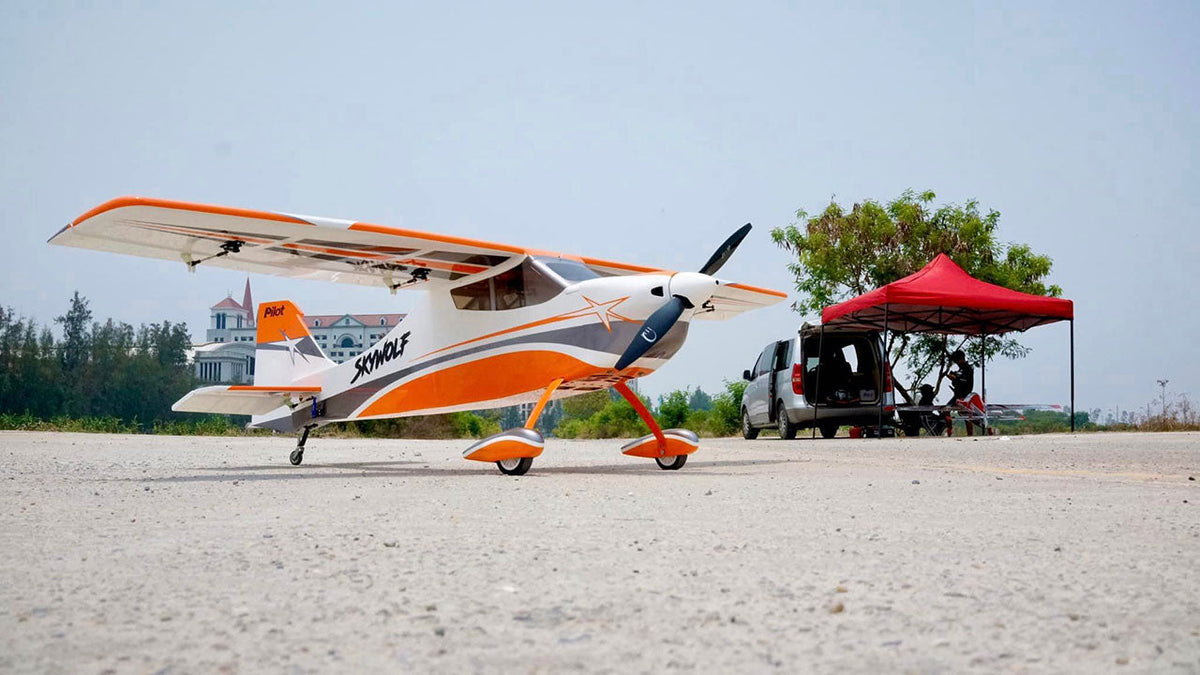 Pilot RC Skywolf 67in Orange / White (05) PIL796