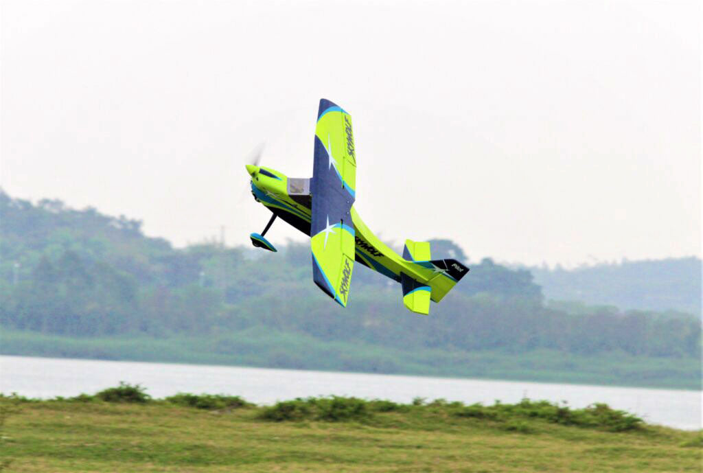Pilot RC Skywolf V2 73in Green/Blue (04) PIL922