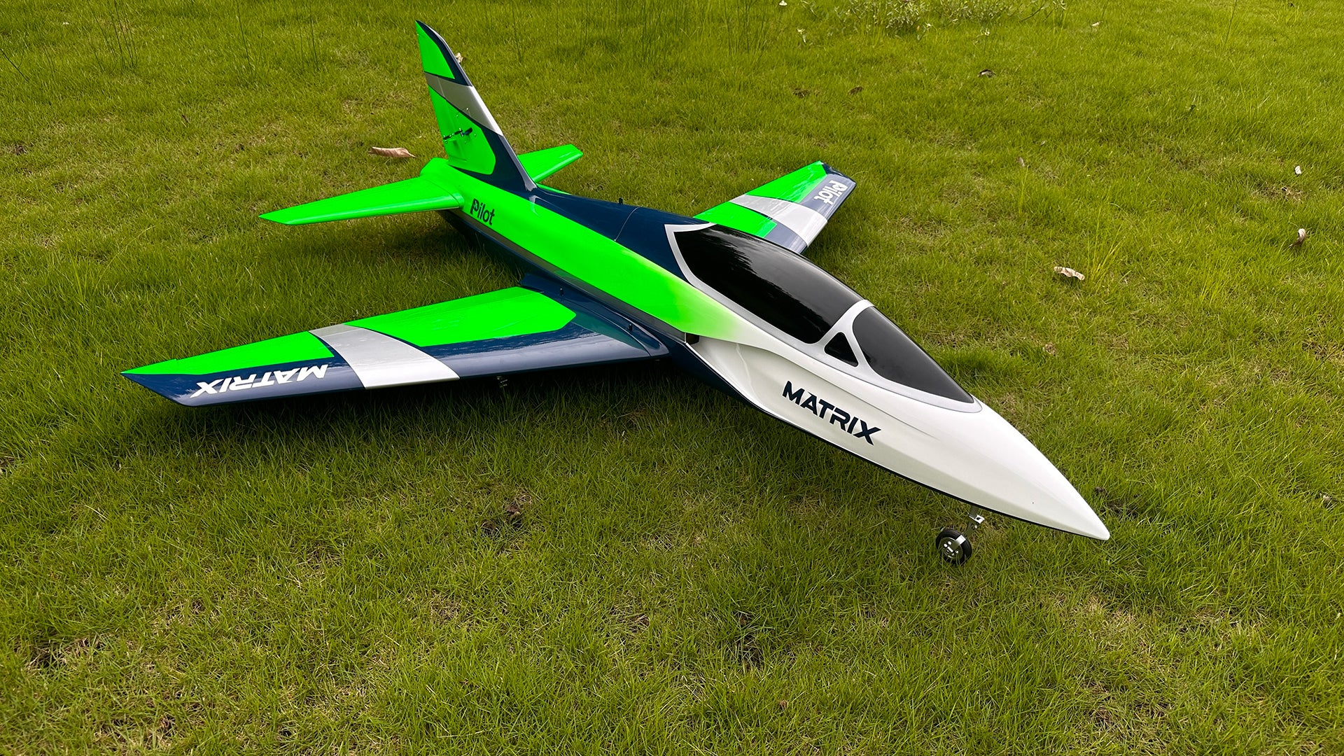 Pilot-RC MATRIX JET 1.8M With RETRACTS GREEN / SILVER PIL841