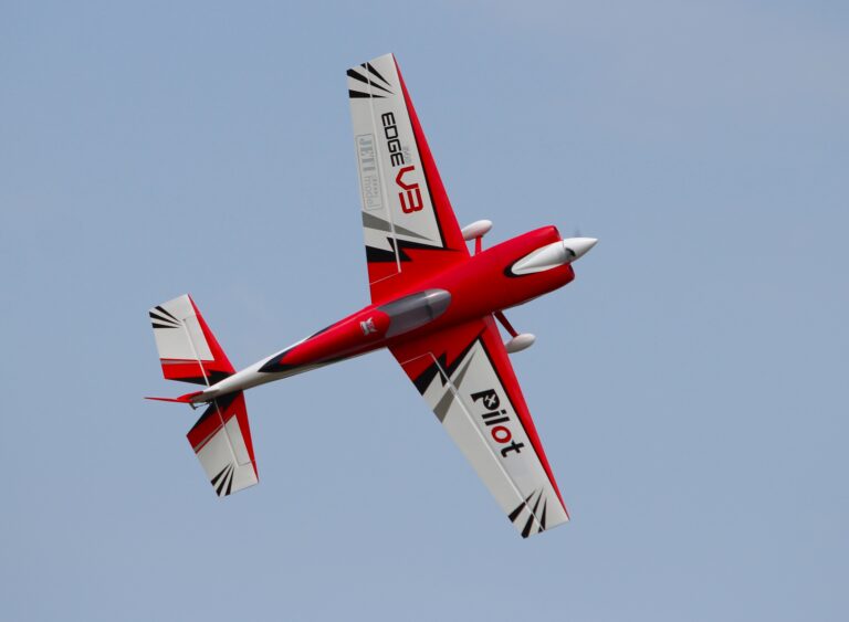 Pilot Edge 540 V3 85in RED/WHITE/BLACK (01) PIL848