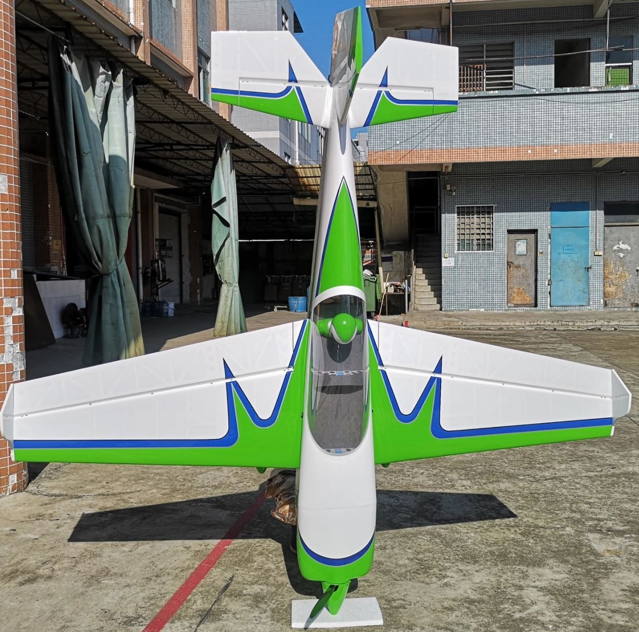 Extreme Flight Extra 300 V2 91" Green/White