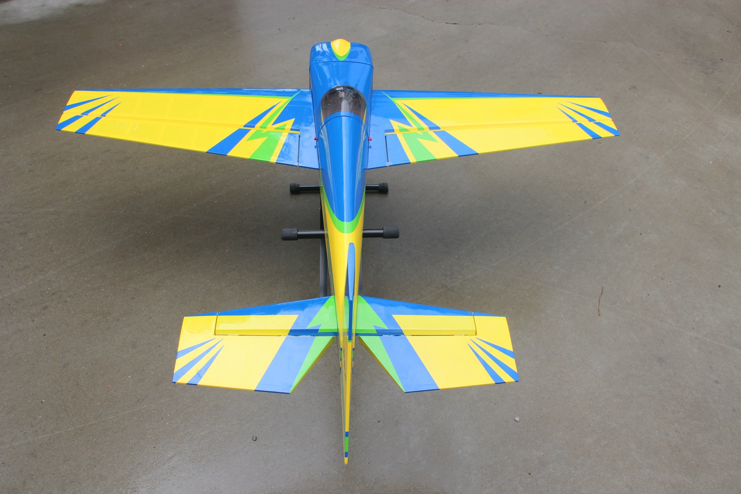 Pilot RC Edge 540 74in 1.88m Yellow/ Blue PIL652